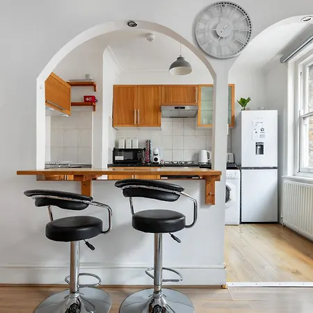 Gorgeous One Bed Aircon Apt In The Heart Of Central Лондон Экстерьер фото