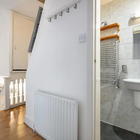 Gorgeous One Bed Aircon Apt In The Heart Of Central Лондон Экстерьер фото