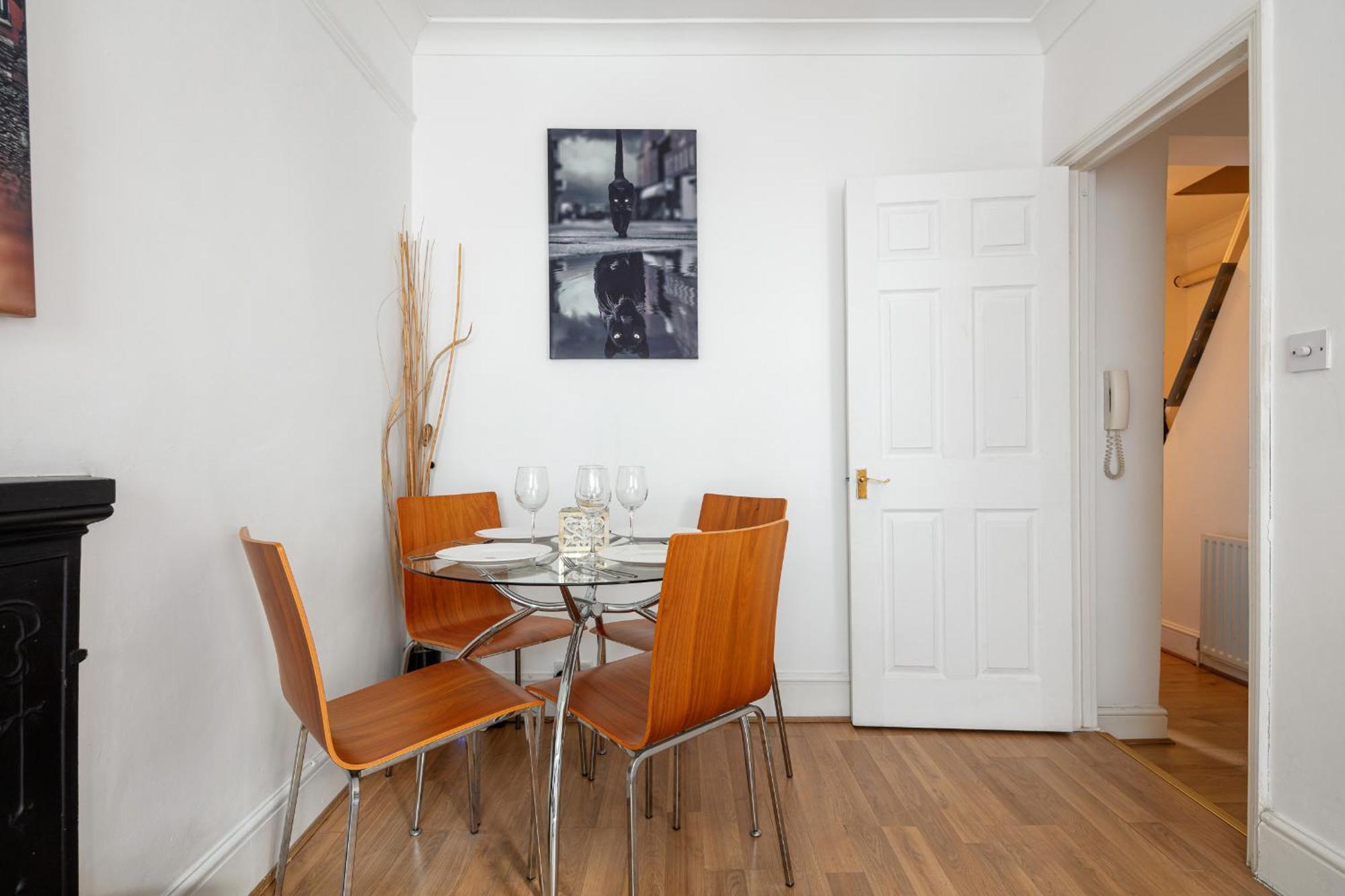 Gorgeous One Bed Aircon In The Heart Of * Лондон